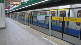 台北捷運371型列車往松山離開新店站