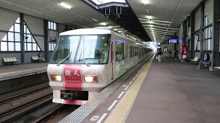 西鉄 薬院駅 8000形8051F「旅人」発車 ＆ 8000形8061F「水都」到着　2017年5月6日