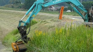 【働く車】アタッチメントを付けたユンボで草刈り作業初めて見た！