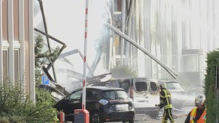 Villeurbanne: spectaculaire incendie dans une pépinière d'entreprises | AFP News