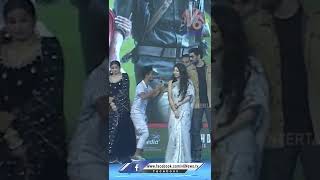 సాయి పల్లవితో సెల్ఫీ కోసం | Sai Pallavi Fan On Stage | YouTube Shorts| V6 Entertainment