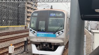 05系43編成(49S)が各駅停車三鷹行きとして葛西駅2番線に到着停車するシーン2024.5.19.12:23