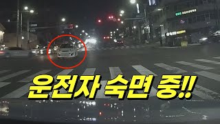 20710회. 언덕에서 차량이 굴러 내려오는데, 운전석을 보니 운전자 취침중?? 그때 블박차 운전자가 한 일!!!