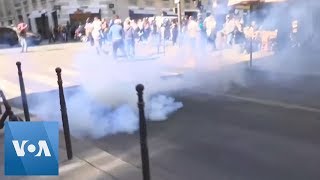 Tear Gas Used to Disperse Anti-Government Protesters in Paris