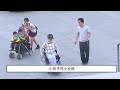 【正能量】輪椅少女無法上臺階，陌生小伙公主抱幫助，結局暖人心！點贊！ 暖心 暖心故事 正能量 淚目 生活 溫暖 社會新聞 感動 暖心時刻