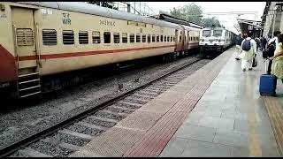 12936 Surat Bandra Terminus Intercity Express meets 19417 Borivali Ahmedabad Express at Vapi.