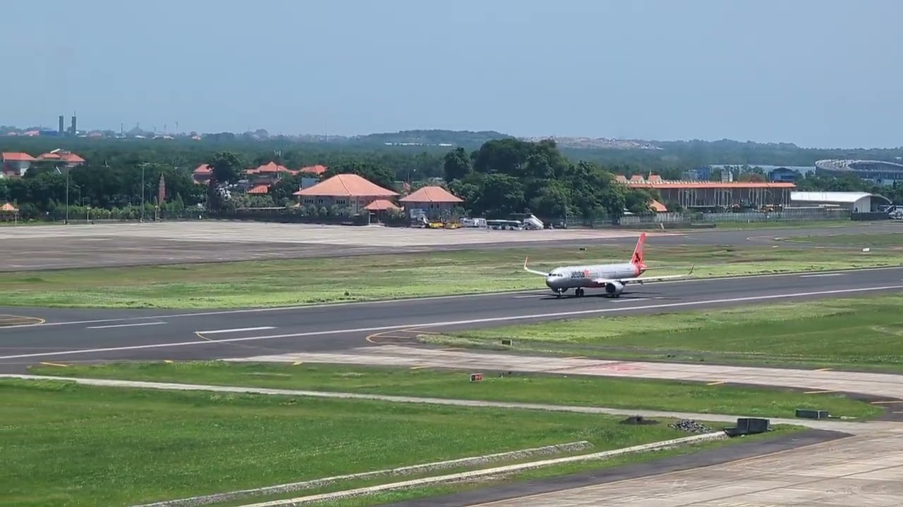 JETSTAR VH-OFQ Takeoff To SYDNEY |Airbus A321|Plane Spotting Denpasar ...