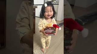 미리 받은 크리스마스 선물 감사합니다 #귀여운아기 #babyshorts #아기 #육아 #cute #애기 #육아일기 #귀여움