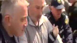 ხელჩართული ჩხუბი საქალაქო სასამართლოსთან პოლიციამ რამდენიმ