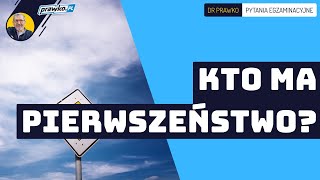 Zamierzasz jechać na wprost, a kierujący pojazdem, jadącym z naprzeciwka, chce skręcić w lewo (1952)