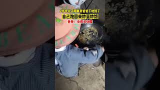 2岁半儿子和单亲爸爸下地饿了，自己跑回来炒蛋炒饭，爸爸：心疼又心酸#Shorts#youtubeshorts