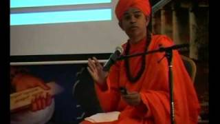 Aashirvachana by SMNP Dr. Sri Shivamurthy Muragha Sharanaru Chitradurga - Part 5.MPG