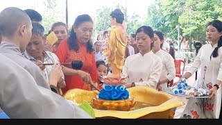 Nghi lễ tắm phật mừng đại lễ Phật Đảng chùa quan âm xã Tân Thành