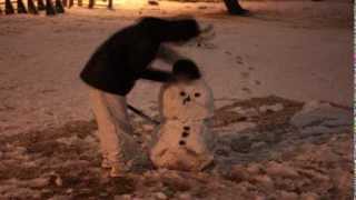 My sister made a snowman　妹が雪だるまをつくる