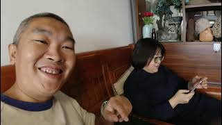 假期跟爸妈老叔老婶妹妹小聚 妈妈做了几个小菜 开心快乐的聚会