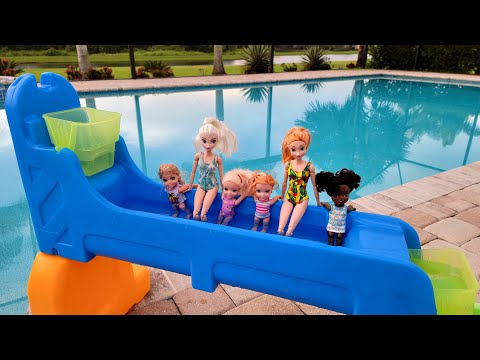 Water park ! Elsa and Anna toddlers – friends – pool – splash – floats