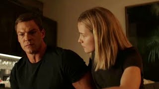 Who's watching the door? - Reacher and Roscoe shower scene | Reacher Season 1 - Episode 4 (2022)