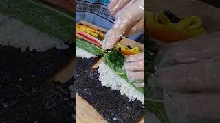 김밥 옆구리 터지겠네ㅋ~속을  많이 넣어서  맛이 좋겠군~~