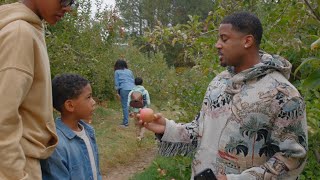 Apple Picking the the Ellises