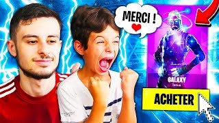 J’ACHÈTE LE NOUVEAU SKIN SECRET GALAXY À MON PETIT FRÈRE SUR FORTNITE ! IL EST CHOQUÉ... 😱