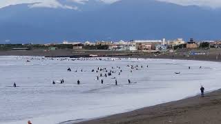 ２０２２年１０月９日（日）／江ノ島～鵠沼海岸：曇ってますが所々晴れ間も見えてます。風はやや強めで波はすねくらい。