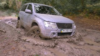 LIFTED SUZUKI Grand Vitara in MUD. Off-Road.