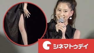 河北麻友子、大胆ナマ足!一千万ファッションで登場!劇場版『白鳥麗子でございます！THE MOVIE』の初日舞台あいさつ