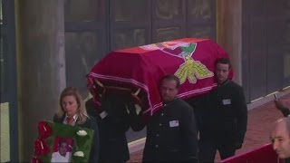 Eusébio's coffin arrives at Benfica's Stadium of Light