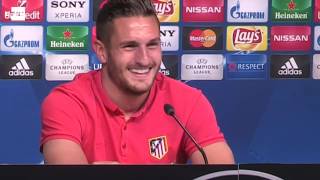 Griezmann pregunta y Koke le vacila sobre quien tiene más clase vistiendo en el Atleti