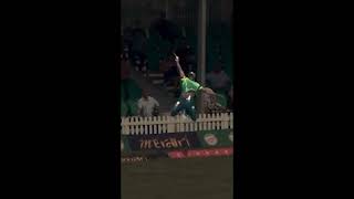 Andre Russel takes a stunning catch in GT-20 Canada