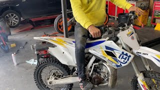 UN PETIT PEU DE MECANIQUE, ON REMET EN ETAT CETTE HUSQVARNA TC 85