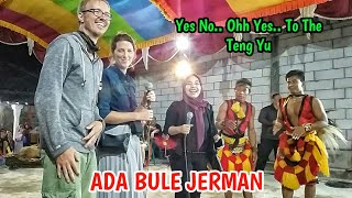 Super Lucu Yosika dan Kenthus dapat Tamu Bule Jerman