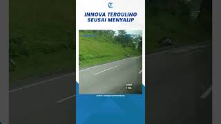 Detik-detik Innova Terguling di Tol Bawen-Semarang Seusai Menyalip