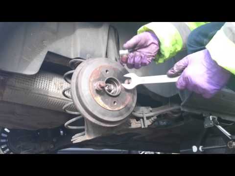 Citroën C3 rear brake drums how to take out. Citroën C3 rear brake drums how to take out.