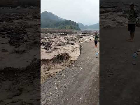 Waspada Banjir Lahar Dingin Semeru Menerjang #erupsi - YouTube