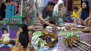 KAPEGUNG HUJAN, BELI TAKJIL DI PASAR SAGARANTEN, ES CENDOL DURIAN, PECEL LELE, SATE, KUE AWUG