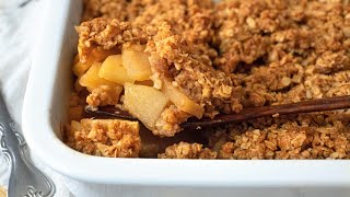 A simple dessert oatmeal apple crumble that is so delicious