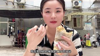 带个女人街卷饼 去吃养活3代人的老馆子，辣椒油有点糊😅