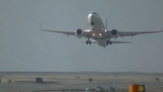 岩国空港滑走路の北側へ向けて離陸するANA632便のB737 2013/3/30