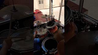 Practicando un poco #bateria #coverbateria #videoshorts #drummer #viral #drumsolo #youtube #shorts