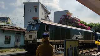 [150][German Locomotives] D20E - 004 with Passenger train SE21 passing through Thanh Khe Station