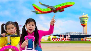 Jannie and Ellie Late for the Airplane | Funny Kids Playtime Story about Vacation