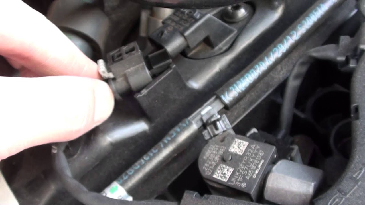 Mercedes B Class W246 Camshaft Intake Sensor Location - YouTube