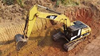 Amazing! JCB excavators \u0026 JCB Backhoes-Struggling with HUGE Rocks-Mountain Road Work.