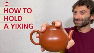 How to hold an Yixing teapot: classic methods and nuances