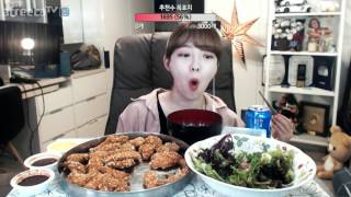 교촌살살치킨+블루베리재배샐러드 야식먹방!!! 슈기♬ Mukbang