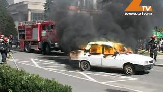 INCENDIU LA UN AUTOTURISM IN FATA PREFECTURII SALAJ - EXERCITIU DEMONSTRATIV