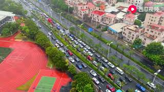 厦门今日有雨，日常堵车～