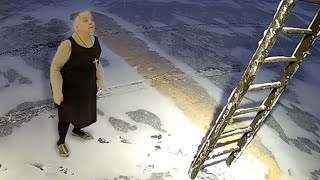 Elderly Nun Traps Thief on the Roof