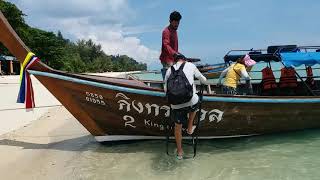 ขึ้นลงเรือหางยาวไม่ยากอย่างที่คิด